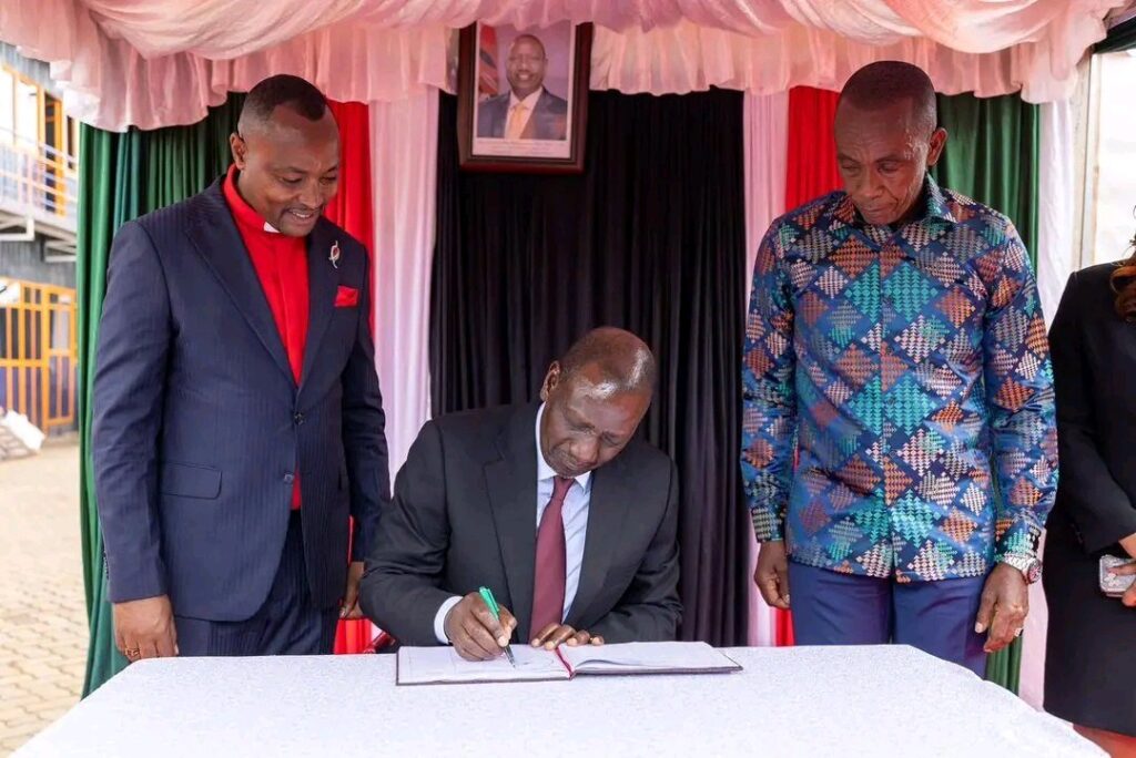 President Ruto Leaves Kenyans Surprised as he Donates Ksh 9 Million to JCM Church