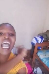 A Lady Comes to the Rescue of a Girl Who Was Brainwashed by Her 4-Year Bf to Leave Her Parents’ Rented House and Stay with Him, Doing Wifely Duties and Shopping.