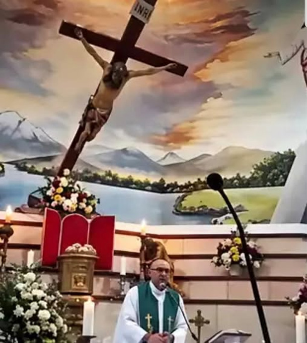 Catholic Priest Dies After Crucifix Falls During Livestreamed Church Mass Catholic Priest Dies After Crucifix Falls During Livestreamed Church Mass